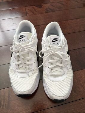 Nike White Mesh Sneakers with Black Swoosh